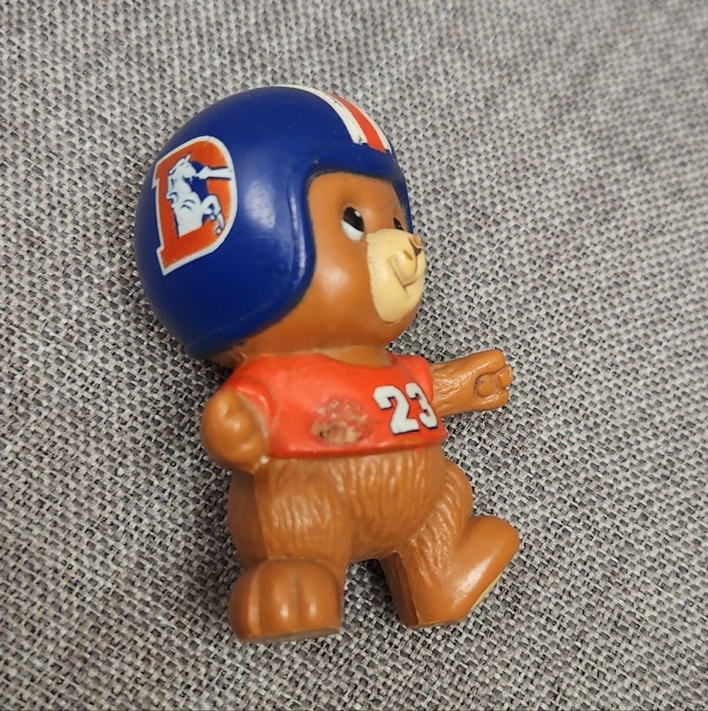 Vintage 1983 NFL Huddles Denver Broncos football Mascot Bear PVC Figure. - Picture 2 of 6